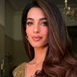 Amal Clooney deslumbró en evento benéfico con una joya vintage que fusionó elegancia y tendencia