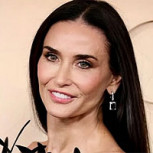 Demi Moore impacta con dos estilos opuestos: Del impecable blanco clásico al audaz oscuro y vanguardista