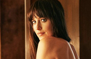 Dakota Johnson apost&oacute; por uno de los looks m&aacute;s comentados de la temporada 