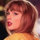 Taylor Swift deslumbró con 65 quilates de diamantes y elegante minivestido en histórica jornada