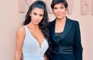 Kim Kardashian revive la alta costura vintage y Kris Jenner hace gui&ntilde;o al glamour de Hollywood en Roma