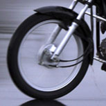 Motociclistas bajo la lluvia: La moto y los neumáticos
