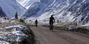 Ciclistas en la carrera de los Dinosaurios