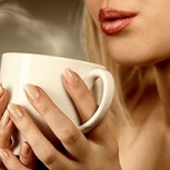 Insólito estudio: Tomar mucho café reduce el tamaño del busto de las mujeres