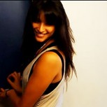 Mujer cuelga cámara oculta en su cuerpo para ver cuántas veces la miran en la calle