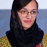 El desesperado llamado de la alcaldesa más joven de Afganistán que tuvo que dejar su país