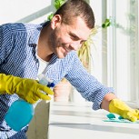 Estudio revela que hombres que hacen las tareas del hogar son más atractivos para las mujeres