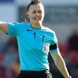 Rebecca Welch revoluciona el fútbol mundial al ser la primera mujer árbitro en la Premier League