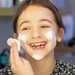 La peligrosa moda del skincare infantil: ¿Por qué las rutinas de belleza no son cosa de niñas?