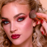 El retorno del maquillaje ochentero: Color, brillo y cero culpa por el exceso