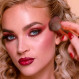 El retorno del maquillaje ochentero: Color, brillo y cero culpa por el exceso