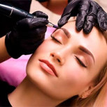 Maquillaje permanente; Estudio estadounidense advierte sobre los riesgos de esta práctica