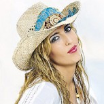 Supuesta hija de Alejandro Sanz se desnuda para publicación y se lanza a la música