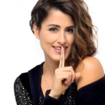 Cantante pierde la ropa interior en pleno baile en TV: Disparatado video