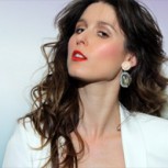 Francisca Valenzuela deslumbra con impactante look en el sensual clip de “Estremecer”