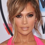 Jennifer López destaca en los American Music con glamoroso y aplaudido vestido