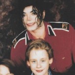 Macaulay Culkin revela cómo fue su gran cercanía con Michael Jackson y responde por acusaciones contra el artista