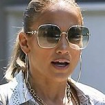 JLO mostró su buen estado físico al pasear junto a su hija Emme con un traje de dos piezas