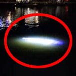 Impactante video: ¿Un alien luminoso en las aguas de Inglaterra?