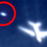 ¿Ovnis secuestran un avión comercial en pleno vuelo? Impacto en la web por videos