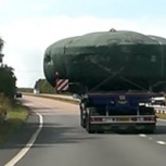 Revuelo en Inglaterra por curioso video: ¿Un camión transportando un ovni?