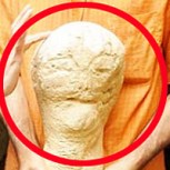 ¿La cabeza de un alien?: Impacto por descubrimiento de extraña escultura