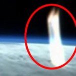 Estación Espacial Internacional capta misterioso haz de luz saliendo de la Tierra
