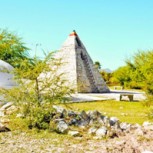 Mexicano asegura que construyó una pirámide por petición de un extraterrestre