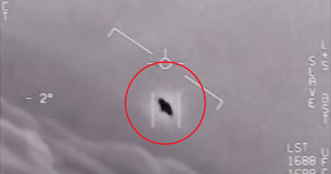 Foto: Captura de pantalla de video donde se ve OVNI perseguido por aviones cazas.