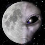 Un ex piloto de la CIA lanza extraña teoría conspirativa sobre aliens viviendo en la Luna