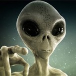 Ufólogo mexicano presenta a un supuesto extraterrestre en televisión