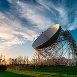 Científicos detectan misteriosas señales de radio provenientes del espacio: Tienen frecuencia fija