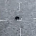 Marina de EE.UU. reconoce que sus pilotos grabaron un OVNI sumergiéndose en el mar
