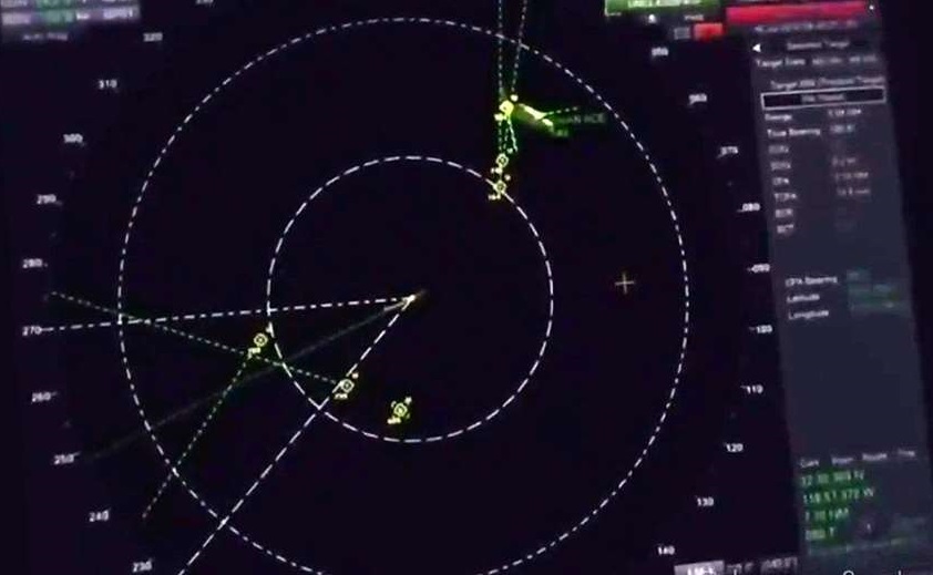 Foto: Vista del radar que identifica a un buque rodeado por objetos desconocidos. /teletica.com 