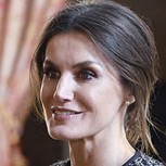 Reina Letizia sufre raro desliz en evento por culpa del indiscreto flash de los paparazzis
