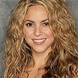 Shakira comparece en juzgado de Madrid y sonríe pese a acusaciones de plagio