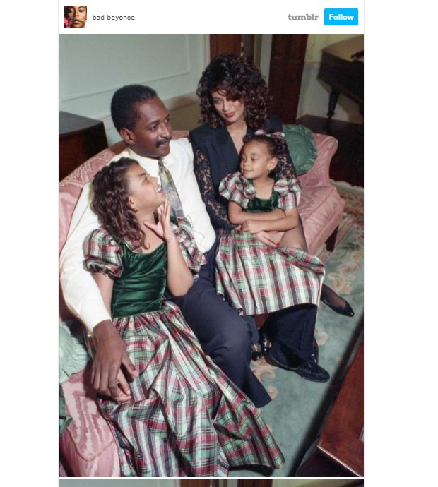 Beyoncé y Solange Knowles junto a sus padres (1990).