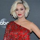 Katy Perry es fotografiada en las playas de Hawái enfundada en rojo: ¿Se inspiró en “Baywatch”?