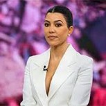 Detectan a Kourtney Kardashian en top gris y pantalones de cuero: Así copió el estilo de Kim