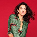 Dua Lipa es fotografiada en la intimidad de su casa rodante, en un alto de la grabación de su nuevo videoclip