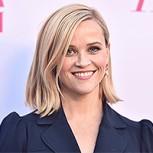 Reese Witherspoon celebra su cumpleaños número 44 paseando con sus perros: Actriz es captada en Los Ángeles