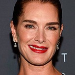 Fotografían a Brooke Shields disfrutando de la piscina: Así se ve la actriz a sus 55 años