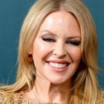 Kylie Minogue destaca enfundada en minivestido de cuero, tras liderar los rankings con nuevo disco