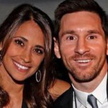 Captan a Antonella Roccuzzo “empujando” a Messi desde un flotador: Imagen contenta a seguidores