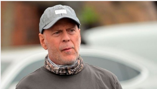 Bruce Willis, en el ojo de la tormenta por no usar la mascarilla en una farmacia, ahora habló para pedir disculpas / www.infobae.com 