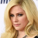 Avril Lavigne es detectada saliendo de compras con look deportivo: Así se ve a los 36 años