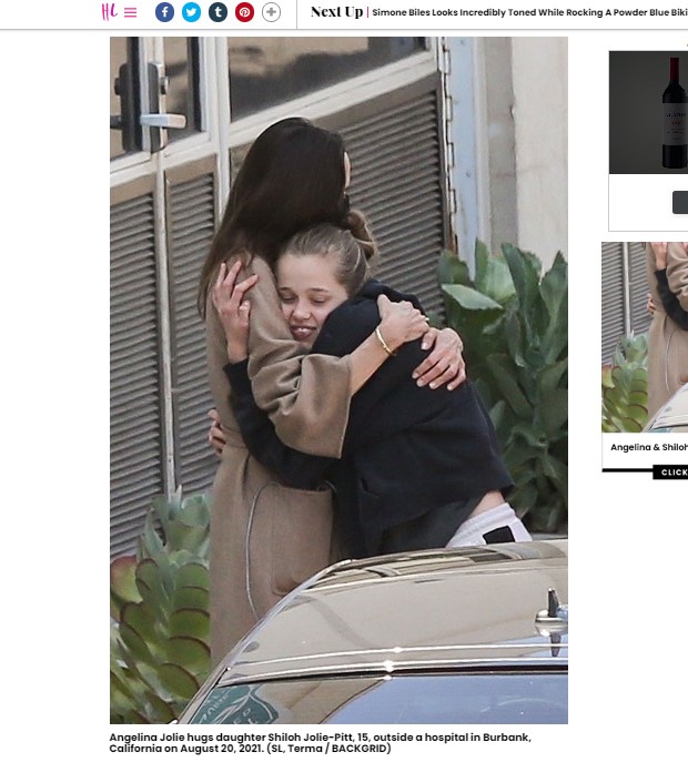 Angelina Jolie es abrazada por su hija Shiloh a la salida de un hospital / Captura hollywoodlife.com