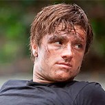 Actor de “Los Juegos del Hambre” sufre grave lesión y es captado caminando ayudado por muletas