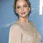 Jennifer Lawrence cubre su embarazo con una holgada tenida: Así se ve la actriz en Nueva York