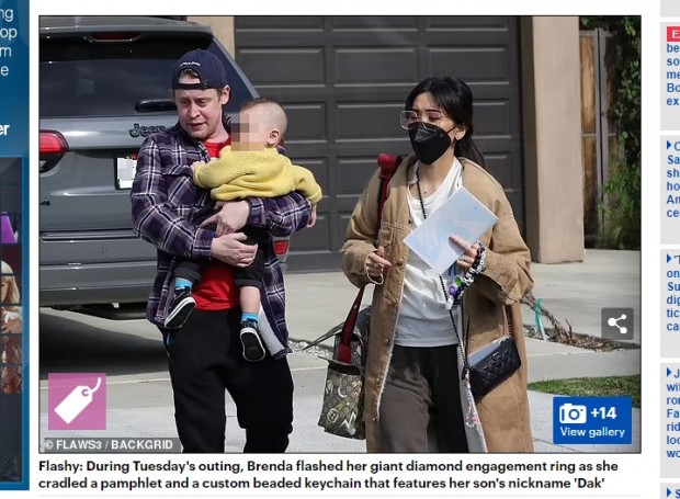 Macaulay Culkin, junto a su novia y su pequeña hija / Captura www.dailymail.co.uk